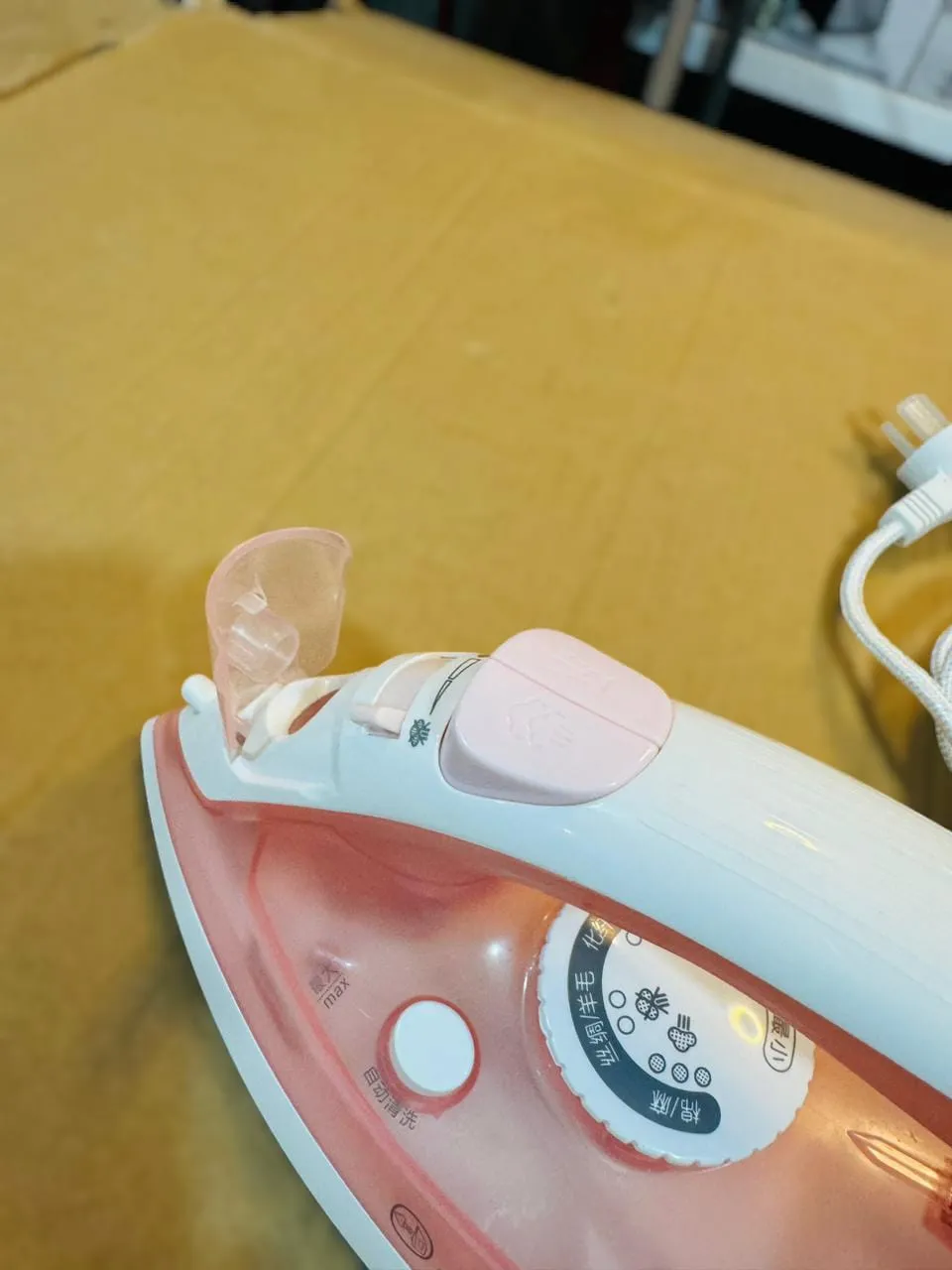 EVOLVE 1800W Steam Iron