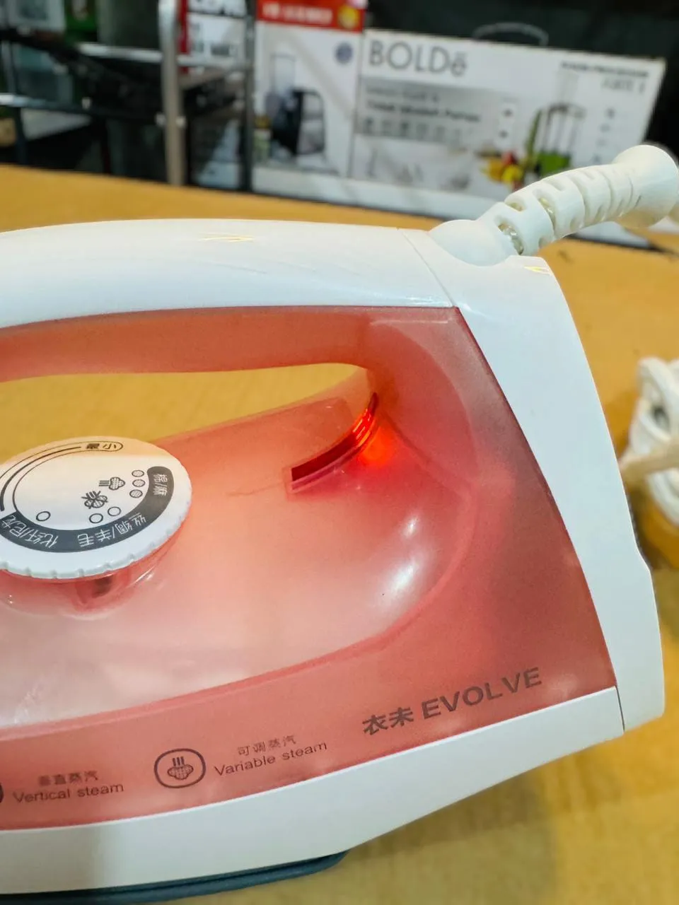 EVOLVE 1800W Steam Iron