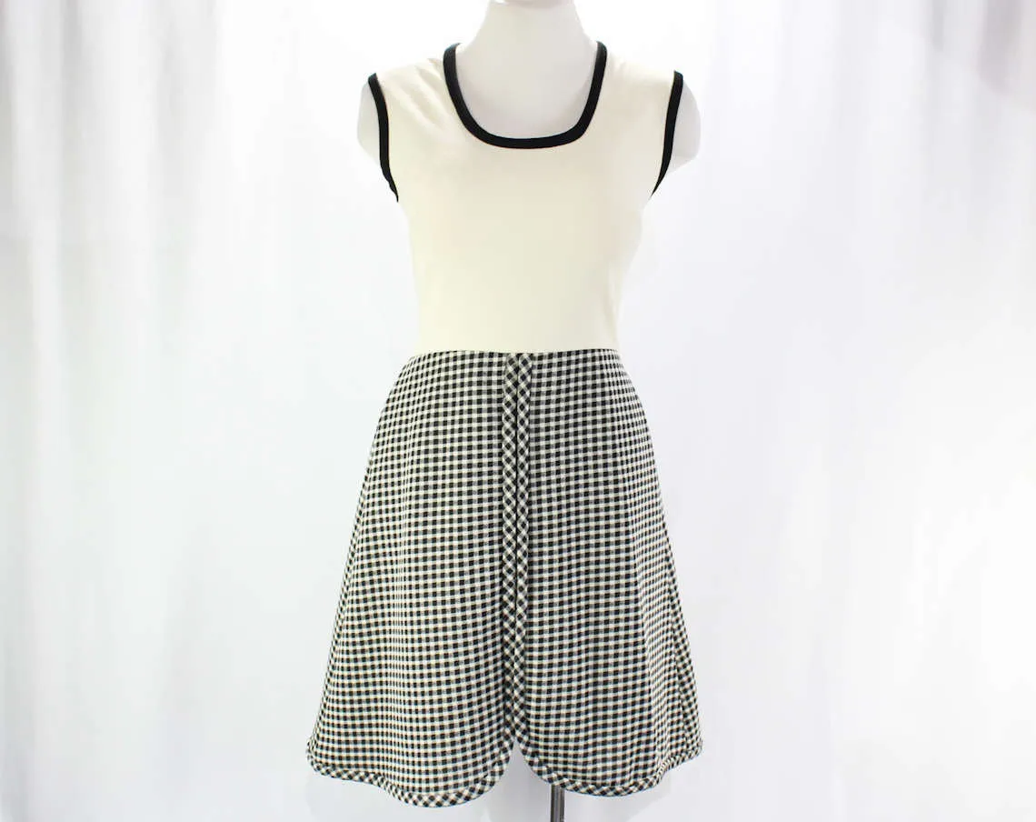 Size 10 Summer Dress - Medium 1960s Black & White Gingham Polyester Knit - Sleeveless Bodice - Cute 60s Checked Casual Dress - Bust 36.5