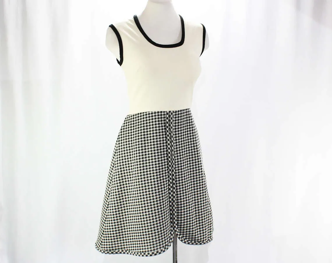 Size 10 Summer Dress - Medium 1960s Black & White Gingham Polyester Knit - Sleeveless Bodice - Cute 60s Checked Casual Dress - Bust 36.5