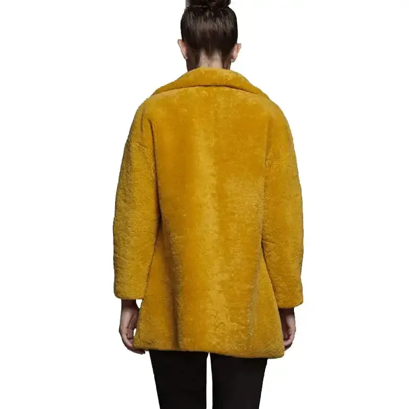 Women's Shearling Fur Coat Elegant & Cozy
